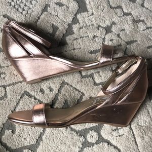Rose gold wedges
